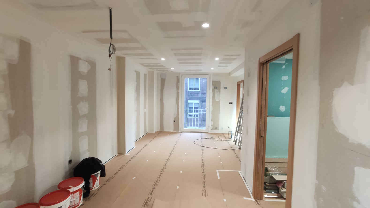 Preparación de paredes durante una reforma interior